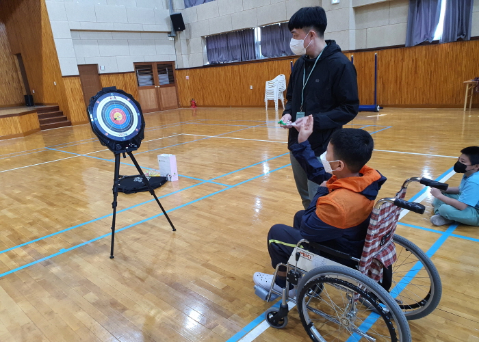 장애스포츠체험 모습(한궁체험)